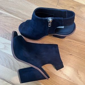 WORN ONCE! Steve Madden Booties with Cut Out Details, Black and Tan, Size 7.5